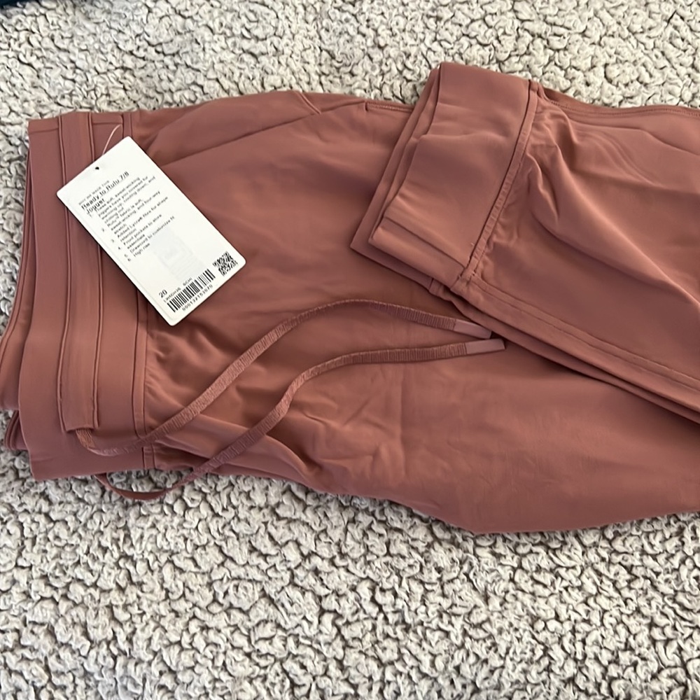Ready to rulu 7/8 jogger spiced chai size 20 NWT